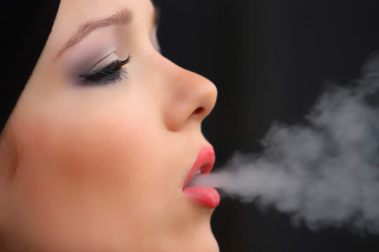 girl smoke cigarette, nicotine, woman-2198839.jpg